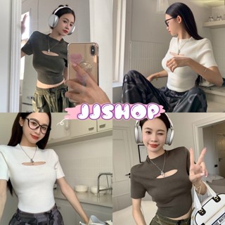 JJ shop 💜พร้อมส่ง  เสื้อแขนสั้นไหมพรมสีพื้น เว้าหน้าอกเล็กเซ็กซี่"6A88" -N