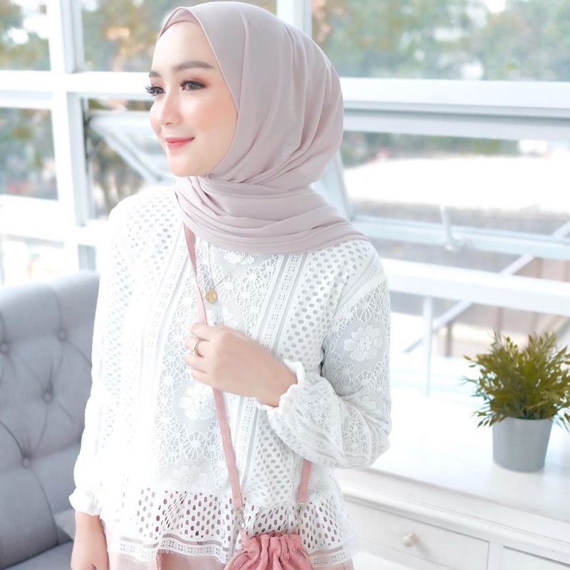 เสื้อเบลาส์ Preloved @edmee.outfit (ของขวัญฟรี)