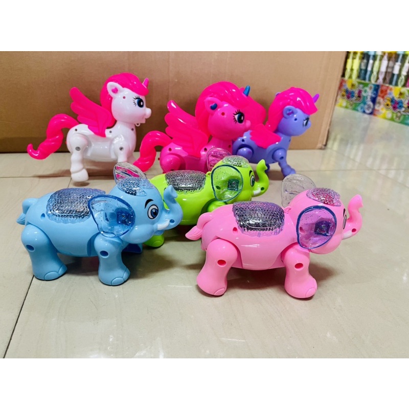 ช้างเดินได้ 🐘🐘🐘ใส่ถ่านมีเสียง มีเพลง ขนาด18cm โดยประมาณ ของเล่นสำหรับเด็ก ของเล่นมี3สี เขียว ฟ้า ชมพชมพู คละสีส่ง