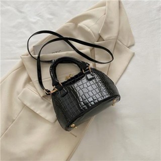 Stone-tattooed handbag Girl 2022 New retro Baitai Shell bag Advanced texture Fashion one-shoulder shoulder satchel