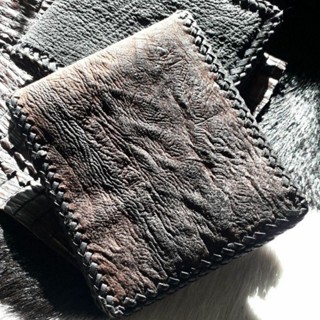 Brown wood wallet  crocodile/ Genuine  shark wallet กระเป๋าหนังจระเข้ shark wallet