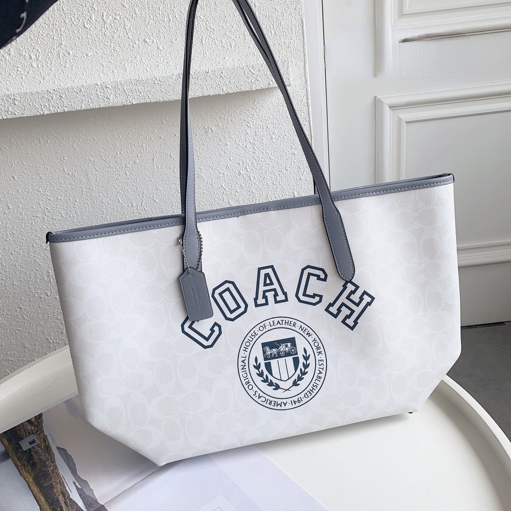 Coach  กระเป๋าสะพายข้า F36674 กระเป๋าผู้หญิง กระเป๋า Varsity Handbag Women's Shoulder Bag Large Capacity Shopping Bag