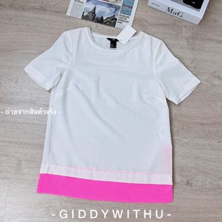 เสื้อแขนสั้น คอกลม ปลายสีชมพู มีซิปรูดข้างซ้าย 1 ข้าง ชั้นเดียว ใส่สบาย **มีตำหนิตามที่แจ้ง **giddywithu