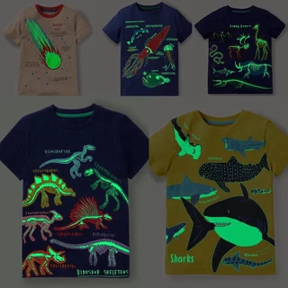 Noctilucent ใหม่ เสื้อยืดคอกลม แขนสั้น ลายไดโนเสาร์ เรืองแสง แฟชั่นฤดูร้อน สําหรับเด็กผู้ชาย qqz@jumping