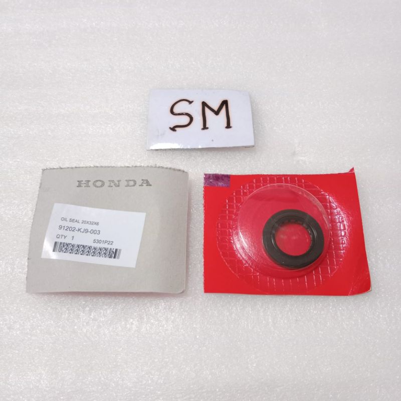 ซีลน้ํามัน silic 20x32x6 รอกฐาน matic Beat Scoopy Spacy Vario 110 125 150 91202-KJ9-003 ของแท้ Honda