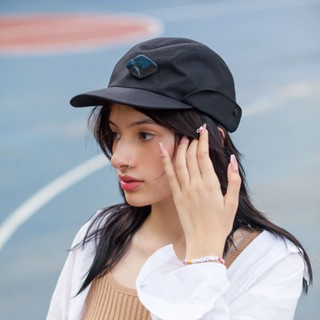 หมวกจากผ้ารีไซเคิลจากขวดน้ำดื่ม - สีดำ ฟรี!! เข็มกลัดจากอวนจับปลาใช้แล้ว