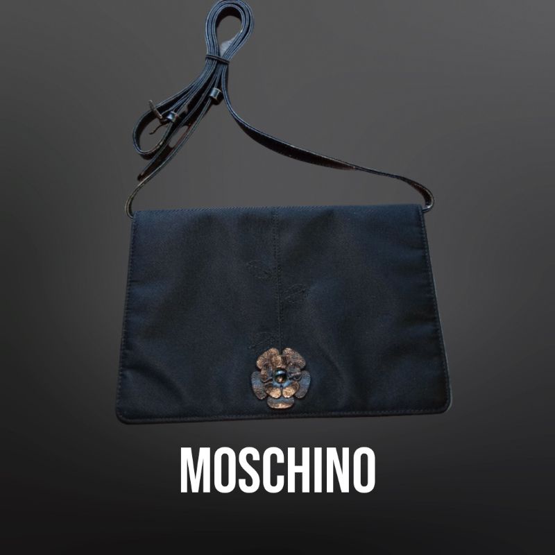 กระเป๋าสะพายMoschinoแท้มือสอง กระเป๋าแบรนด์เนมแท้ แบรนด์เนมแท้