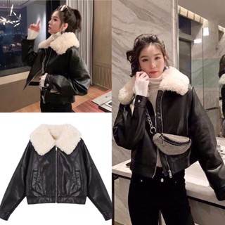 พร้อมส่ง | Jacket PU บุขน คอแต่งขนเฟอร์สีครีมทั้งด้านนอกและใน รุ่นนี้เป็นทางซิปรูดนะคะ