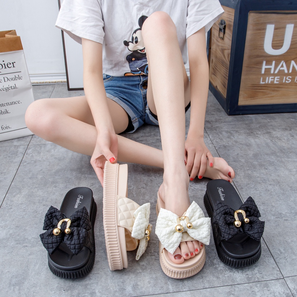 115 บาท Ann.Fashion รองเท้าแตะผู้หญิงแฟชั่นเกาหลี แต่งโบว์เพิ่มความน่ารัก ตัวพื้นเป็นยาง รองเท้าพื้นหนาเสริมส้น #sy106 Women Shoes