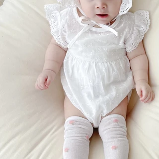 ชุดรอมเปอร์แขนสั้น แต่งลูกไม้ และหมวก แฟชั่นฤดูร้อน สําหรับเด็กทารกแรกเกิดผู้หญิง 2 ชิ้น