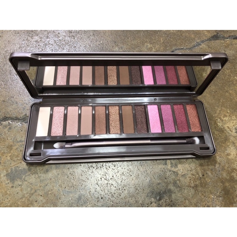 อายแชโดวพาเลทจีน่า 12สี