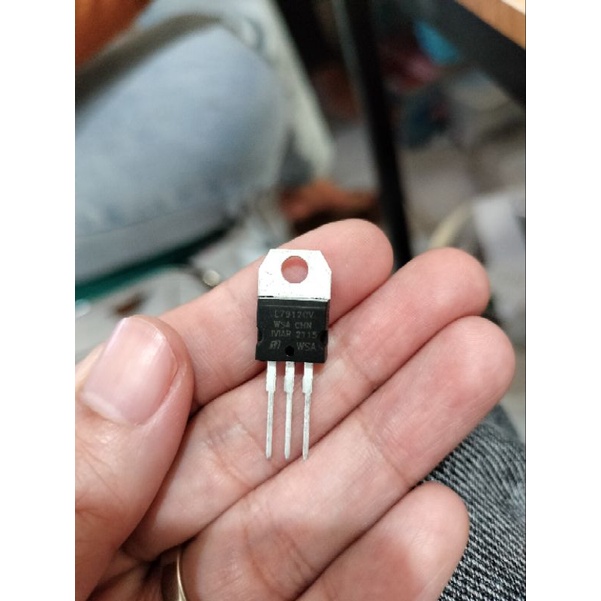 ทรานซิสเตอร์ L 7912 st, L7912 st