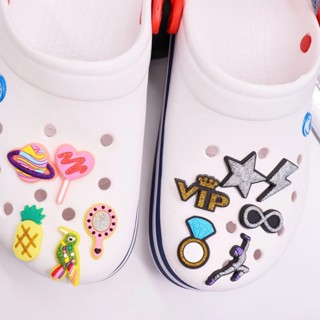 CROCS แหวนเพชร รูปการ์ตูนสับปะรด อมยิ้ม ประดับเลื่อม อุปกรณ์เสริม สําหรับตกแต่งรองเท้าเด็ก