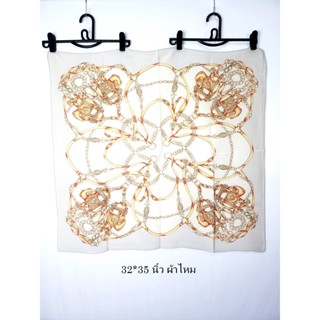 ผ้าพันคอมือสอง  ราคา 89 บาท ขนาด 32*35 นิ้ว เนื้อผ้าไหม