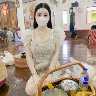 ชุดเดรส ลายลูกไม้คอเหลี่ยม