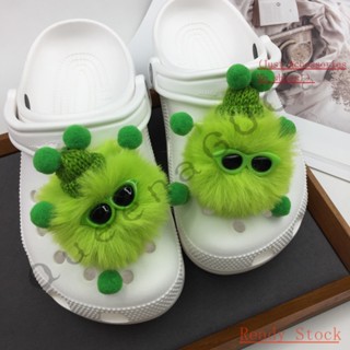 CROCS Jibbitz set（ไม่รวมรองเท้า）.ประดับขนเฟอร์   เหมาะกับของขวัญปาร์ตี้ สําหรับผู้หญิง