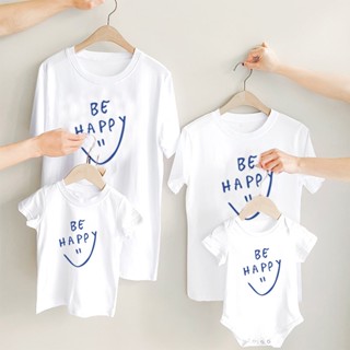 เสื้อยืด รอมเปอร์ พิมพ์ลาย Be Happy Smile สีขาว แฟชั่นคู่รัก สําหรับครอบครัว เด็กผู้ชาย เด็กผู้หญิง