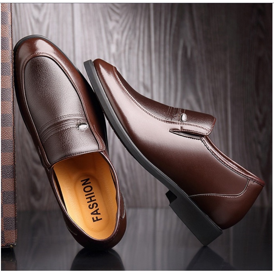 รองเท้าชุดหนังวัวผู้ชายเพิ่มความสูง 6, 7 ซม. พื้นเย็บ 2 ชั้น พื้นยางนุ่ม ลื่นและนิ่มมาก หรูหราหรูหรา