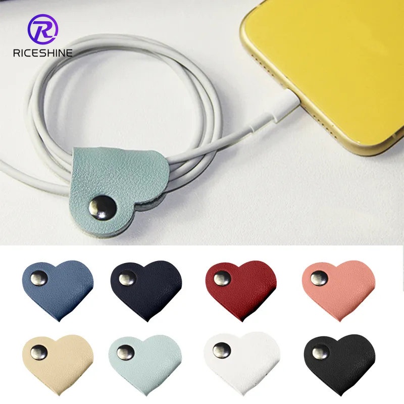 (สุ่มสี) ที่ม้วนสายข้อมูล รูปหัวใจ ขนาดเล็ก / คลิปจัดการสายหูฟัง หนัง PU แบบพกพา นํากลับมาใช้ใหม่ได้