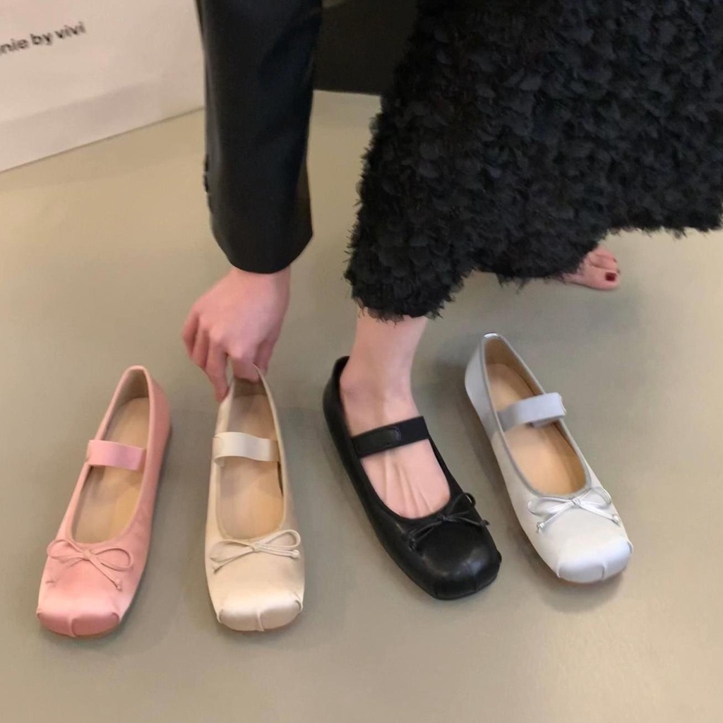 35-40 รองเท้าส้นแบนสีชมพูเวอร์ชั่นเกาหลีโบว์หวานน่ารักรองเท้าบัลเลต์ลำลองซาตินสีเงินรองเท้าแมรี่เจน