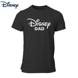 เสื้อยืดแขนสั้น คอกลม ผ้าฝ้ายแท้ พิมพ์ลายโลโก้ Disney Dad สีขาว สําหรับผู้ชาย ไซซ์ 6XL