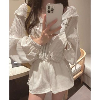 เสื้อเชิ้ตแขนยาว มีฮู้ด และกางเกงขาสั้น เอวสูง ทรงหลวม สีขาว แฟชั่นฤดูร้อน สําหรับสตรี จํานวน สองชิ้น