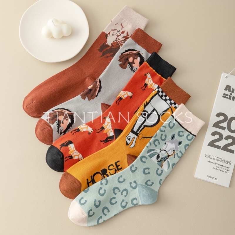 TIANTIAN T079 ถุงเท้า ผ้าฝ้ายแท้ พิมพ์ลายการ์ตูนม้า สไตล์เรโทร เข้ากับทุกการแต่งกาย แฟชั่นคู่รัก สําหรับผู้หญิง 2023