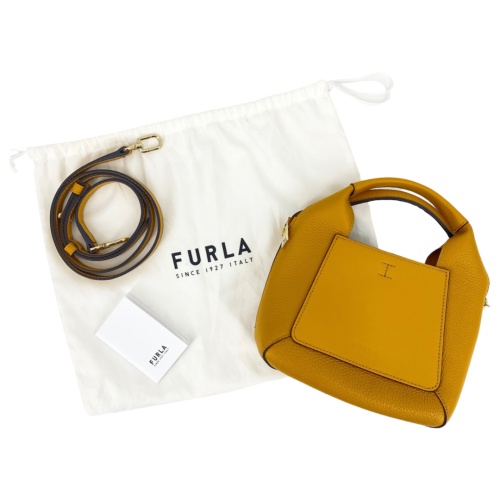 Furla กระเป๋าสะพายข้างขนาดเล็ก สีเหลืองมัสตาร์ด
Used Like New