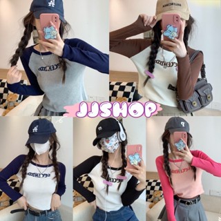 JJ shop 💜พร้อมส่ง เสื้อครอปไหมพรมแขนยาว คอกลมดีเทลปักหน้าเสื้อเท่ๆแนวสตรีท "58067-3"