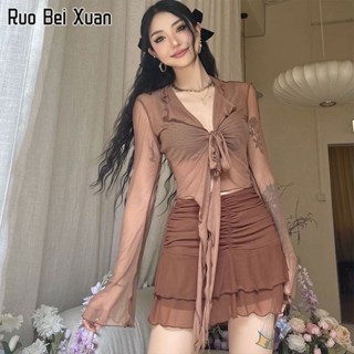 RUO BEI XAUN เสื้อสตรีใหม่แฟชั่นเกาหลีแนวสตรีทสไตล์เซ็กซี่แขนกระดิ่งสลิมเสื้อครอป