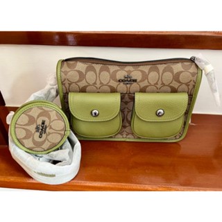 👜NEW COACH Pennie Crossbody With Coin Case In Signature Canvas
รุ่นใหม่แบบมาใหม่ มีใบลูกด้วยนะคะ