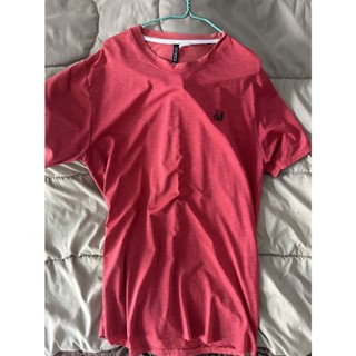 เสื้อ เสื้อยืดออกกำลังกาย วิ่ง H and M สีแดง ขนาด XL ส่งต่อ 150 ของพ่อค้าใส่เอง