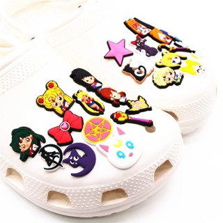 การ์ตูน ไม้กายสิทธิ์ Croc Jibbits อะนิเมะแมว Jibits Charm Pin Sailor Saturn Shoe Charms Sailor Moon Jibitz Crocks สําหรับเด็ก อุปกรณ์ตกแต่งรองเท้า