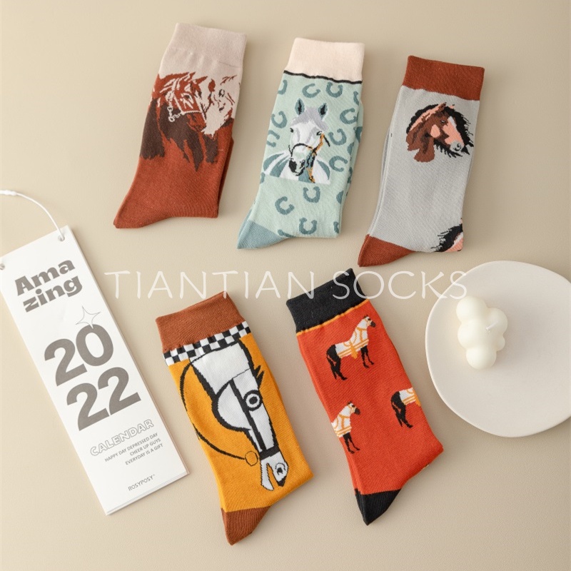 TIANTIAN T079 ถุงเท้า ผ้าฝ้ายแท้ พิมพ์ลายการ์ตูนม้า สไตล์เรโทร เข้ากับทุกการแต่งกาย แฟชั่นคู่รัก สําหรับผู้หญิง 2023