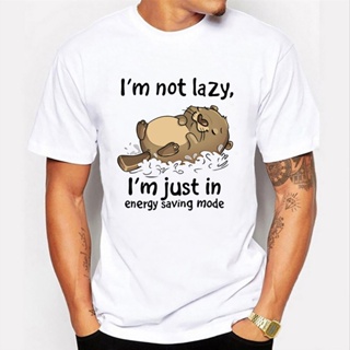 เสื้อยืด พิมพ์ลายตลก IM Not Lazy IM Just In Energy ประหยัดพลังงาน สําหรับผู้ชาย เสื้อลําลอง แขนสั้น คอกลม สีขาว