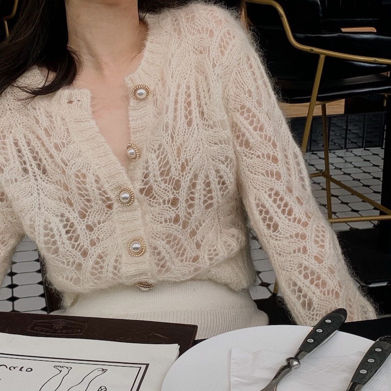 เสื้อคาร์ดิแกน แขนยาว ทรงหลวม แต่งกระดุม ฉลุลาย แบบใหม่ สําหรับผู้หญิง