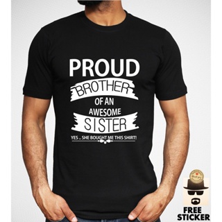 เสื้อยืด พิมพ์ลาย Proud Brother Of An Awesome Sister สุดฮา เหมาะกับของขวัญ สําหรับผู้ชาย ครอบครัว