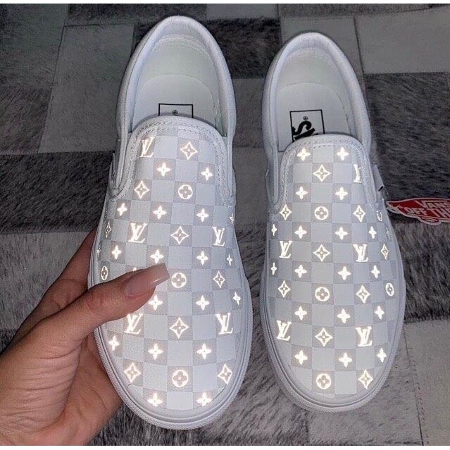 🔹ขายด่ว☀️พร้อมส่งจ้า VANS Slip On Custom “Louis Vuitton” สีขาว (แถมกล่อง) รองเท้าผ้าใบชายหญิง รองเท้าแฟชั่น รองเท้าผ้าใ