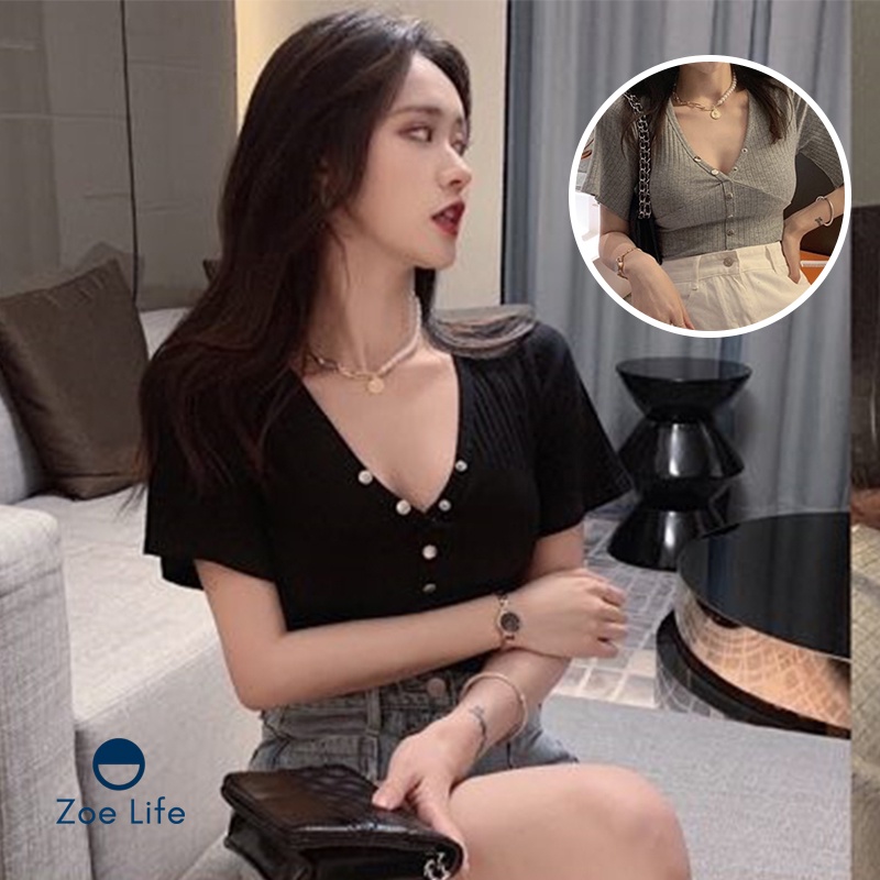 เสื้อยืดรัดรูปติดกระดุมลงมา