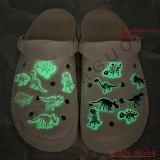 CROCS Jibbitz set（ไม่รวมรองเท้า）/หัวเข็มขัดเรืองแสง ลายการ์ตูนไดโนเสาร์ แบบถอดออกได้ สําหรับตกแต่งรองเท้าชายหาด