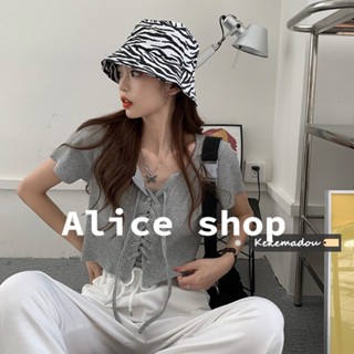 Alice  เสื้อยืดผูหญิง เสื้อแซ่บๆ เสื้อครอปหญิง สินค้ามาใหม่ เอวสูง  Chic รุ่นใหม่ Stylish ทันสมัย A29J0FY 36Z230909