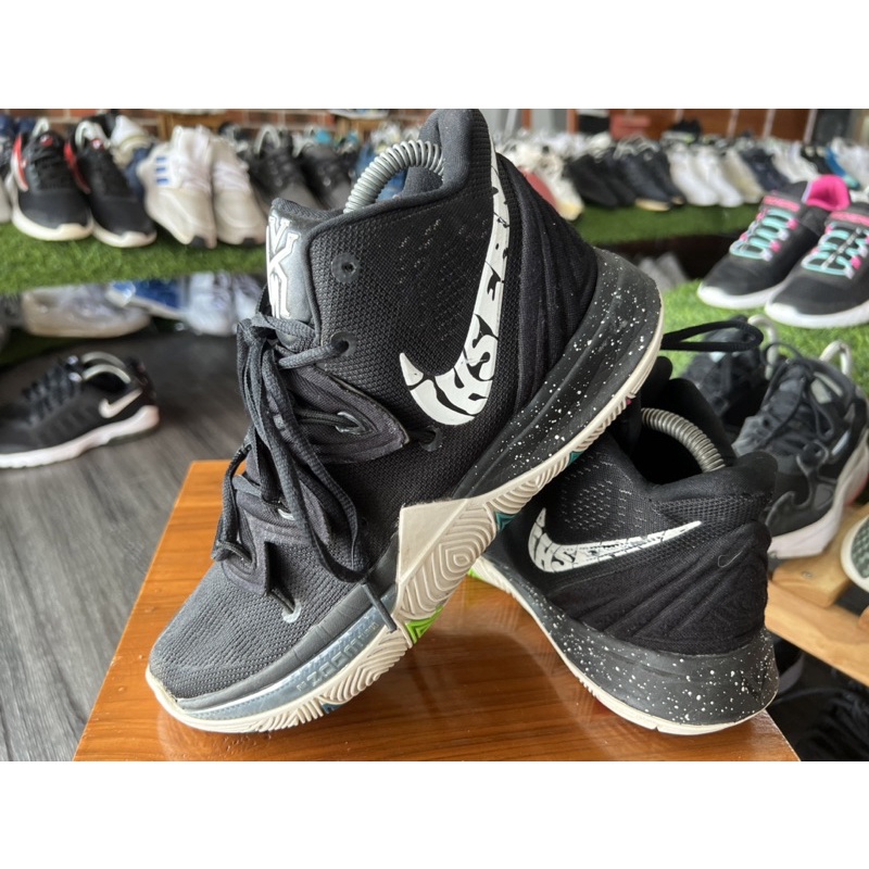 รองเท้าบาสมือสองของแท้ Nike Kyrie 5 เบอร์ 39 ยาว 24.5 ซม.