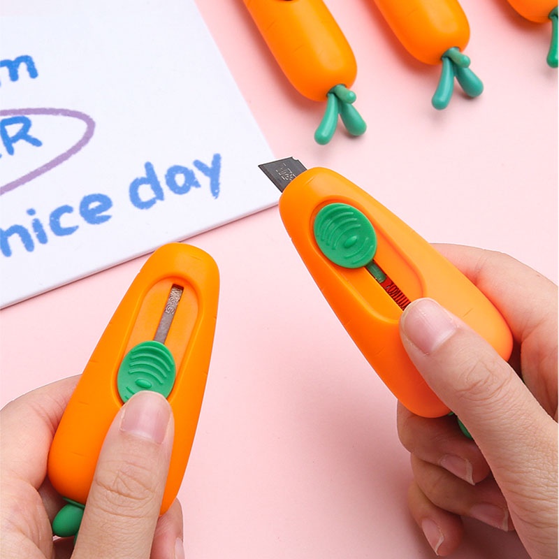 M&G มีดคัตเตอร์ ลายการ์ตูนแครอทน่ารัก แบบพกพา ขนาดเล็ก สําหรับนักเรียน