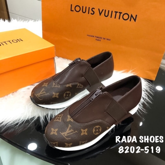 🔹ขายด่ว☀️พร้อมส่งรองเท้าผ้าใบเสริมส้น Louis Vuitton หนังนิ่มใส่สบาย