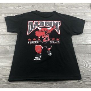 เสื้อยืด พิมพ์ลาย Gildan s Street Bullies ขนาดเล็ก สีดํา สําหรับผู้ชาย #23 ชิคาโก บูลส์ 833957