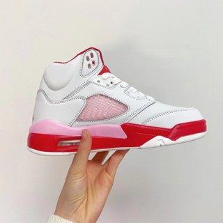 Xi230308 รองเท้าผ้าใบลําลอง รุ่น N8866k Air Jordan 5th Generation Valentines Day ข้อสูง ระบายอากาศ สีขาว สีชมพู สําหรับผู้ชาย และผู้หญิง เหมาะกับการเล่นบาสเก็ตบอล