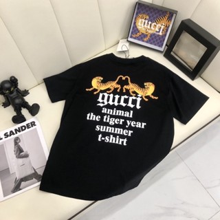 [พร้อมส่ง] เสื้อยืดแขนสั้น พิมพ์ลายตัวอักษร Gucci สําหรับผู้ชาย และผู้หญิงเวลาว่าง