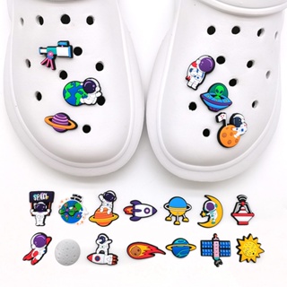 รองเท้าแตะ Crocs Pin Jibbitz ลายการ์ตูนนักบินอวกาศน่ารัก เหมาะกับของขวัญ สําหรับเด็ก