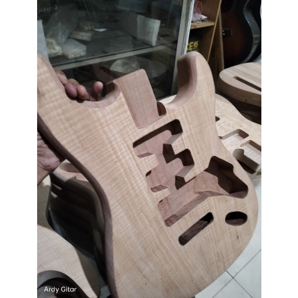 Ibanez RG และตัวกีตาร์เทเลสโคป