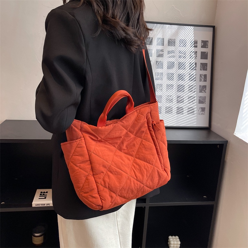 New Fun Store👜 กระเป๋าสะพาย แบบพกพา ความจุสูง กระเป๋าลำลอง SD6224